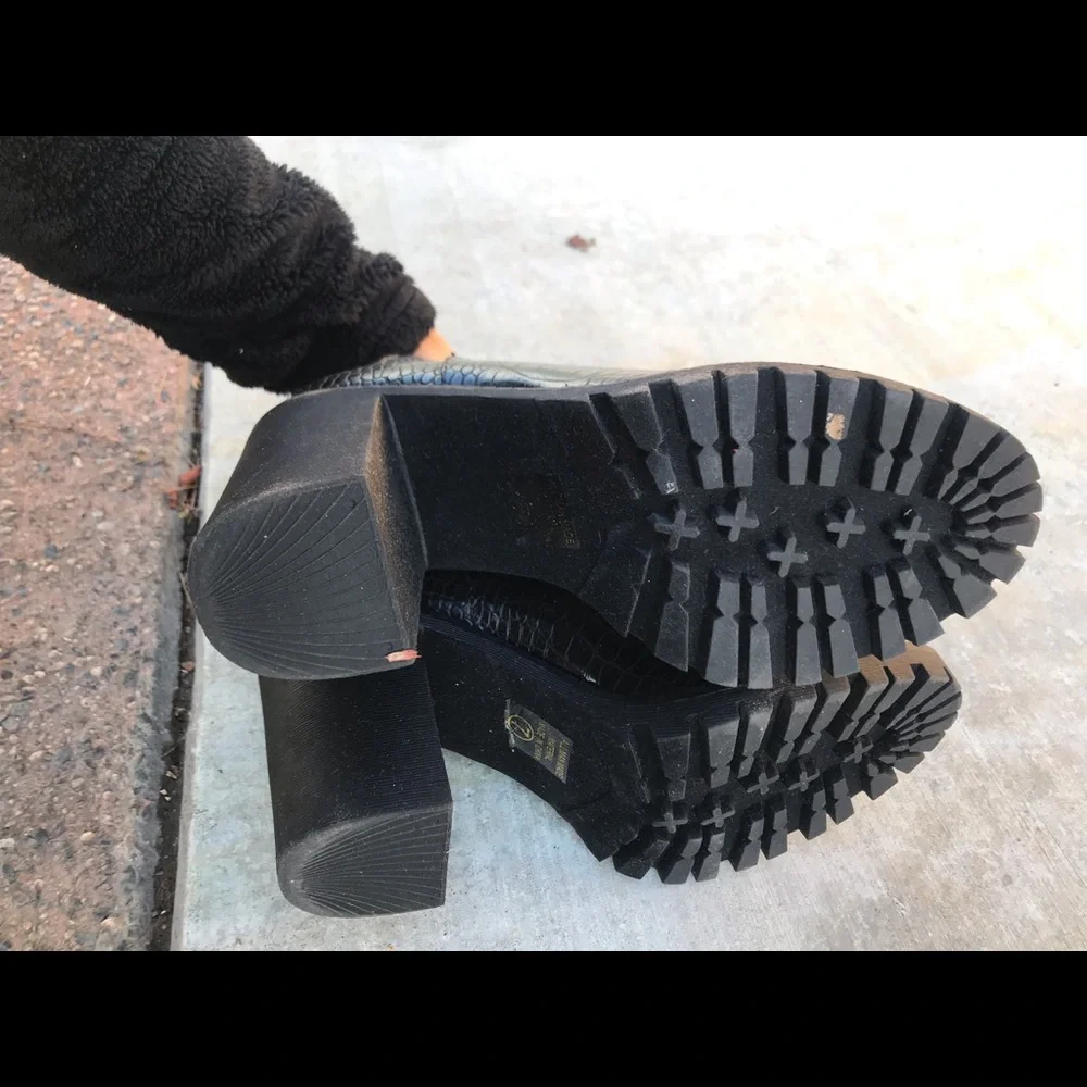 Glove croc combat slip on heels bootie size 7 - Picture 6 of 6